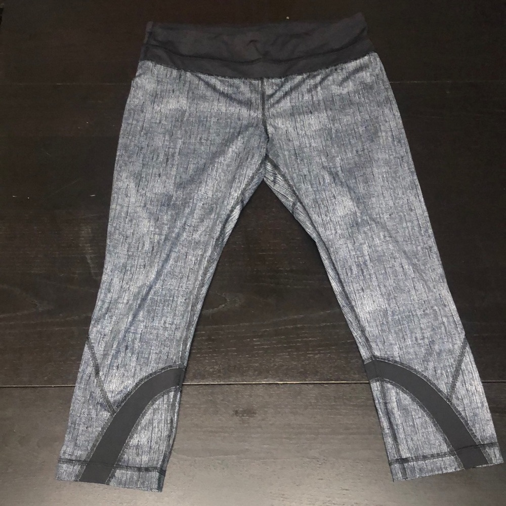 Lululemon Run: Inspire Crop II- Burlap Texture Black Dune / Black- Size 8